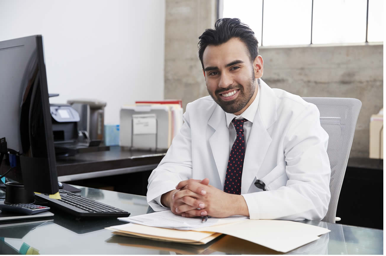 Dr. Rafael Albuquerque (Recife - PE) Abordagem: Psicanálise Especialidades: Autoconhecimento, Crises Existenciais, Questões de Identidade, Depressão, Processos de Luto. Mini-bio: Dr. Rafael Albuquerque propõe um mergulho profundo nas camadas do inconsciente para desvendar as raízes dos conflitos atuais. Através da escuta atenta e da associação livre, ele auxilia seus pacientes a compreenderem melhor seus desejos, angústias e padrões de repetição. Seu consultório é um convite à reflexão e à reconstrução de narrativas pessoais em busca de um sentido mais autêntico para a vida. CRP: 02/ Endereço : Av. Boa Viagem, 5500, Sala 305 - Boa Viagem, Recife - PE, CEP: 51030-000 Telefone: (81) 95432-1098 Modalidade: Online e Presencial Site: